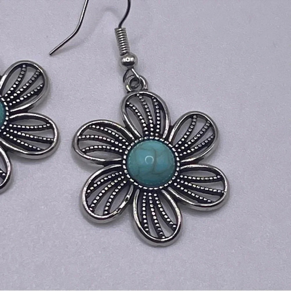 Silver Turquoise Flower Earrings - Picture 3 of 4